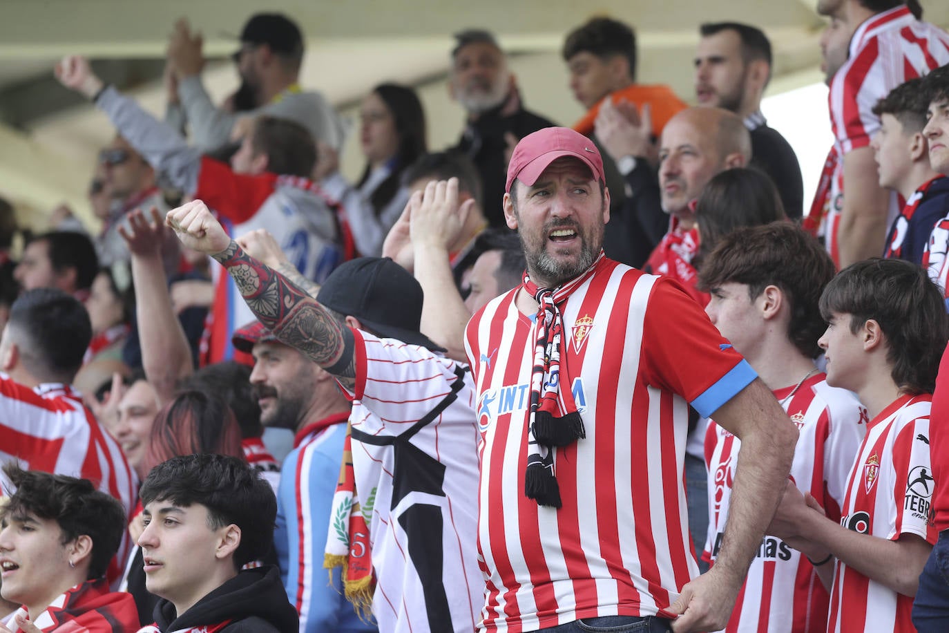 ¿Estuviste animando al Sporting ante el Amorebieta? ¡Búscate en las fotos!