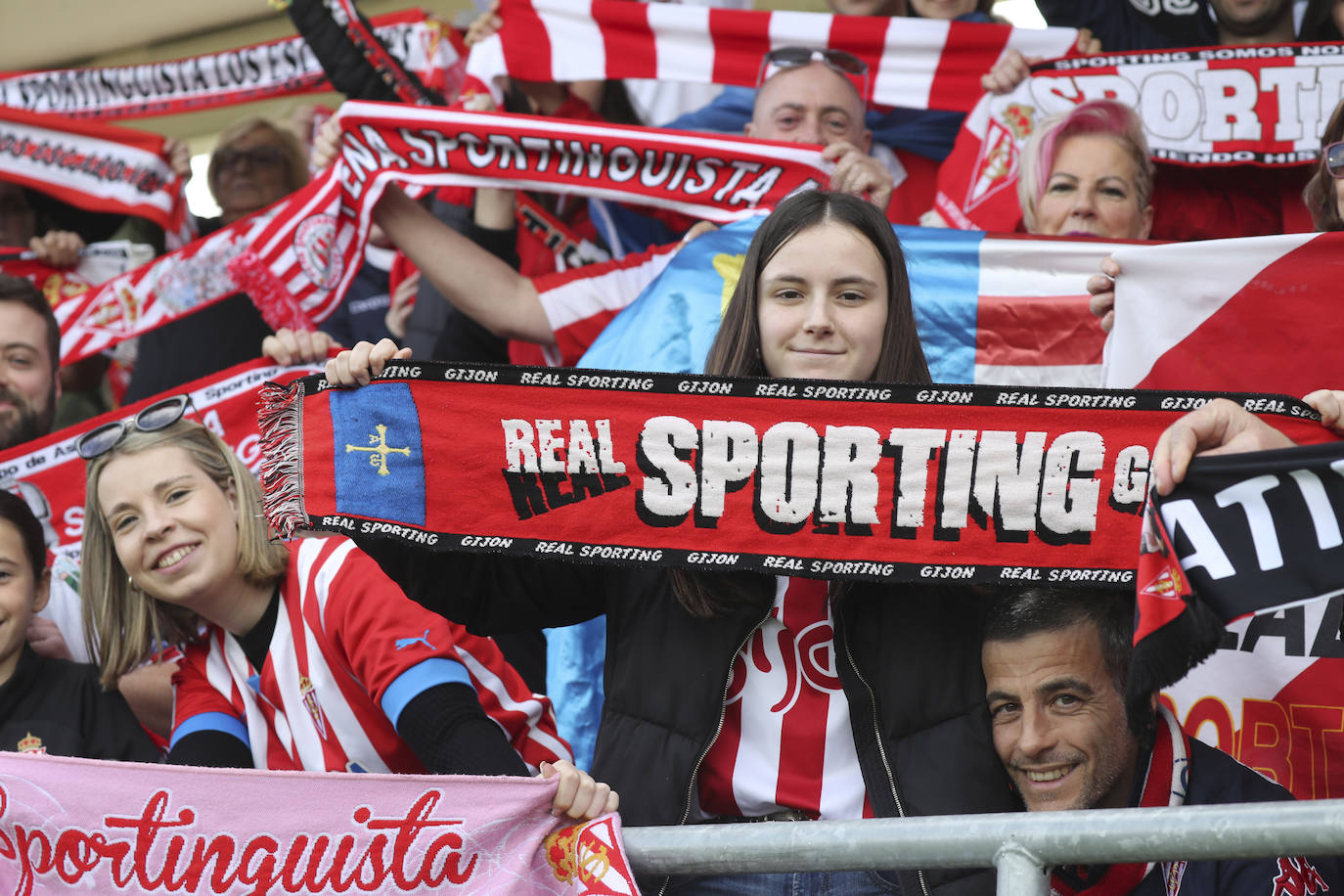 ¿Estuviste animando al Sporting ante el Amorebieta? ¡Búscate en las fotos!