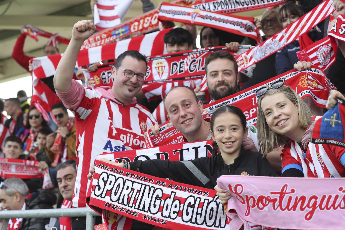 ¿Estuviste animando al Sporting ante el Amorebieta? ¡Búscate en las fotos!