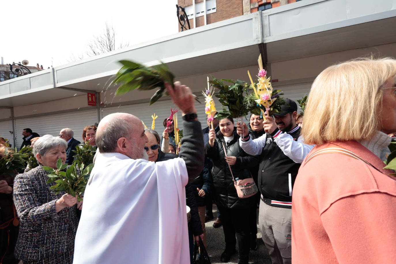 Asturias abre la Semana Santa con un multitudinario Domingo de Ramos
