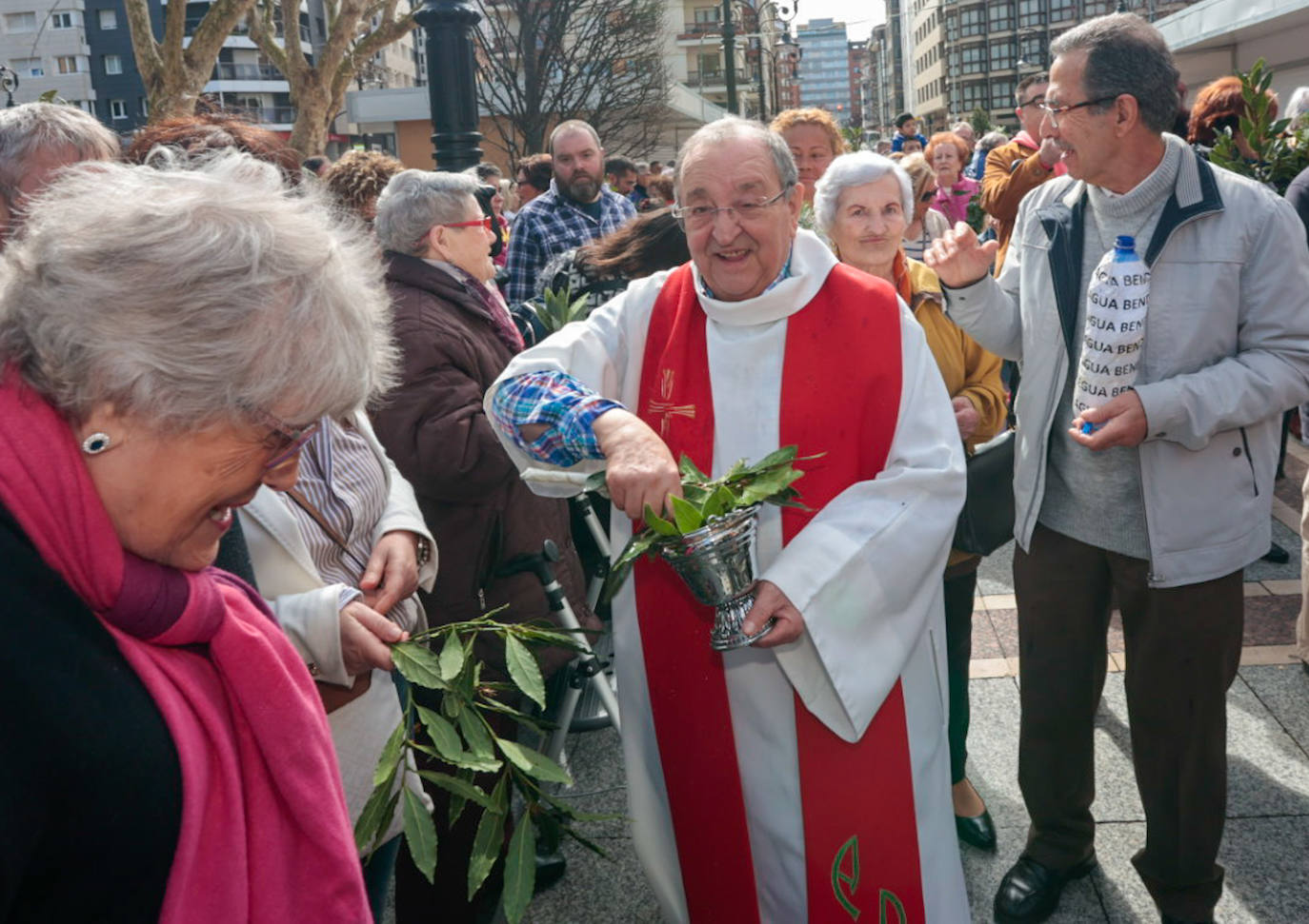 Asturias abre la Semana Santa con un multitudinario Domingo de Ramos