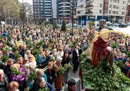 Asturias abre la Semana Santa con un multitudinario Domingo de Ramos