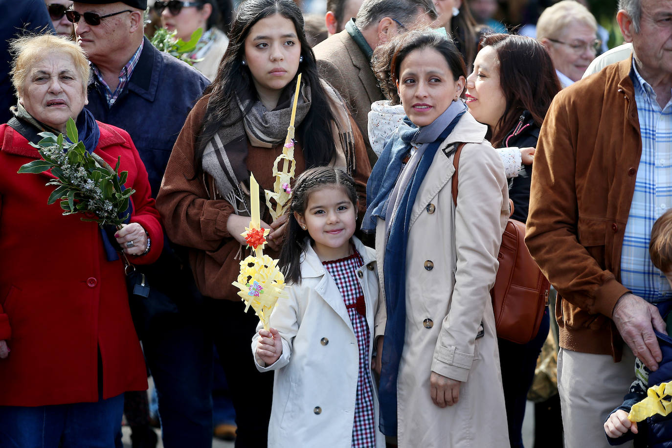 Asturias abre la Semana Santa con un multitudinario Domingo de Ramos