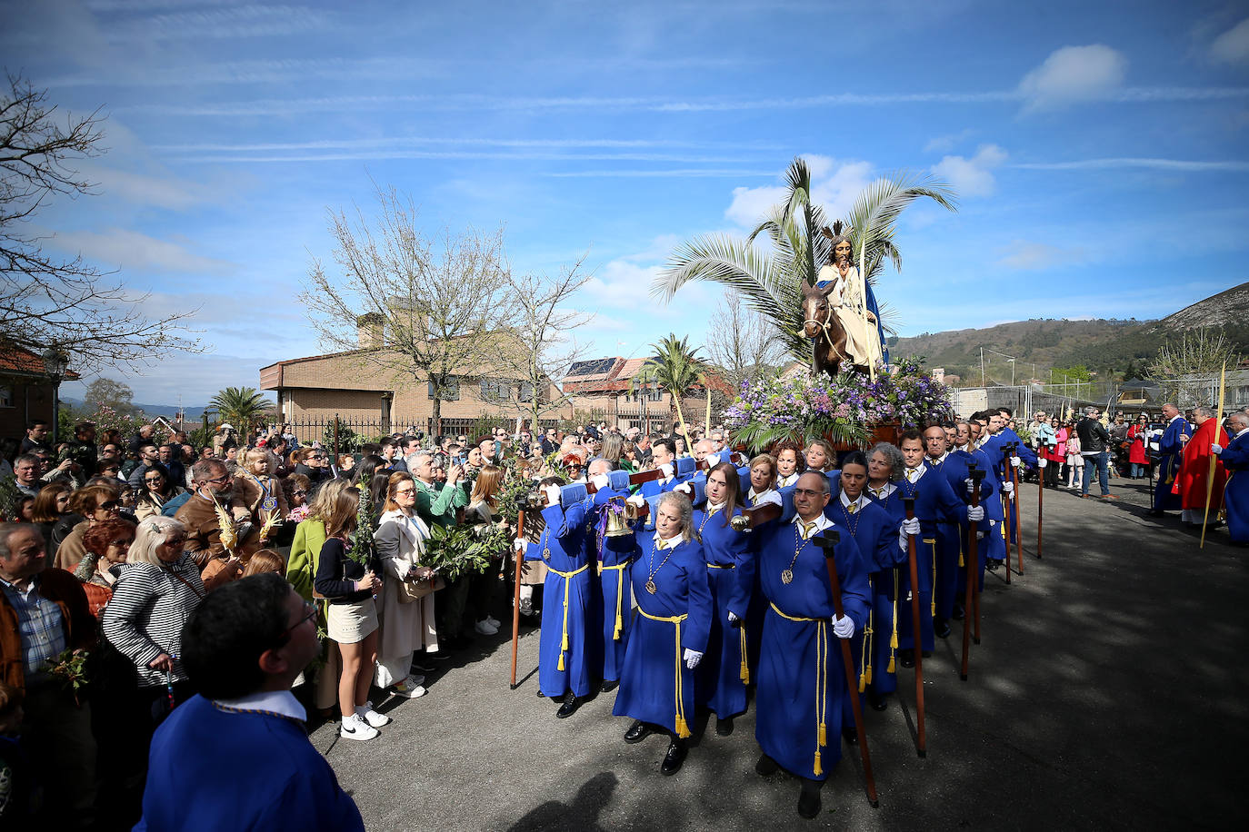 Asturias abre la Semana Santa con un multitudinario Domingo de Ramos