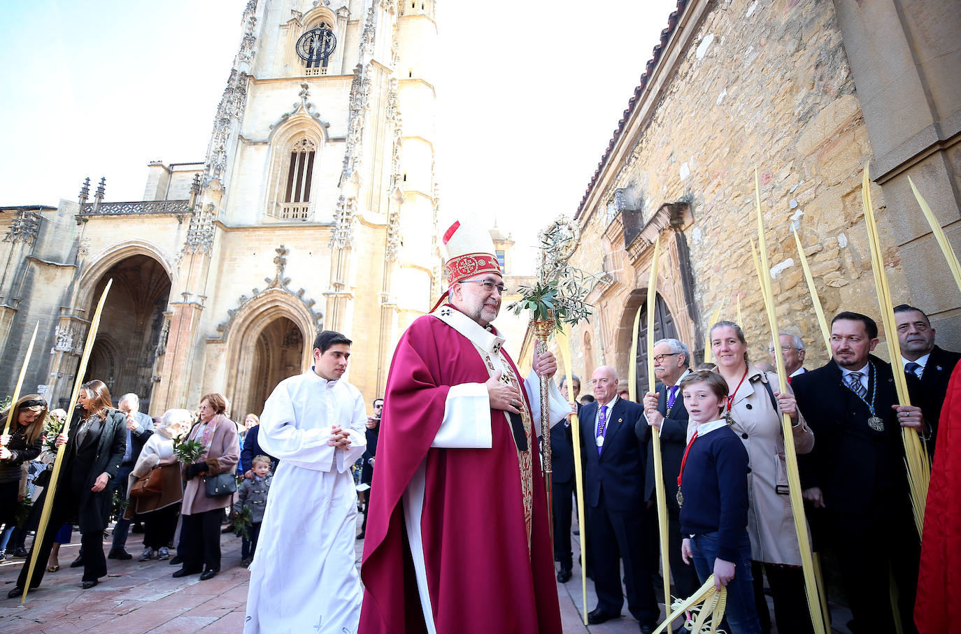 Asturias abre la Semana Santa con un multitudinario Domingo de Ramos