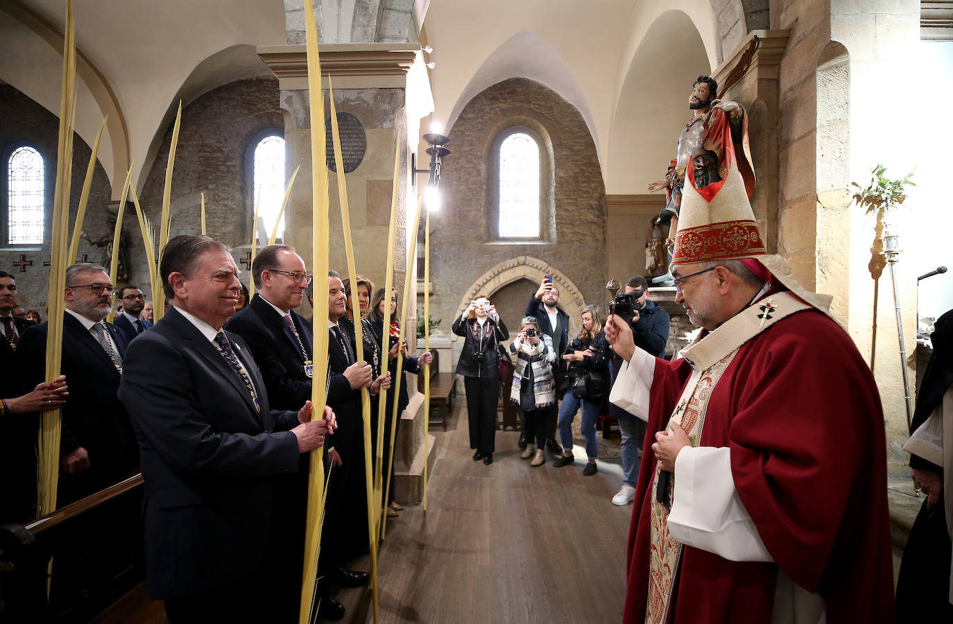 Asturias abre la Semana Santa con un multitudinario Domingo de Ramos