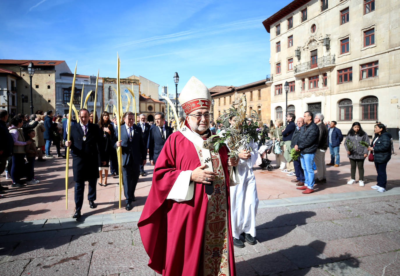 Asturias abre la Semana Santa con un multitudinario Domingo de Ramos