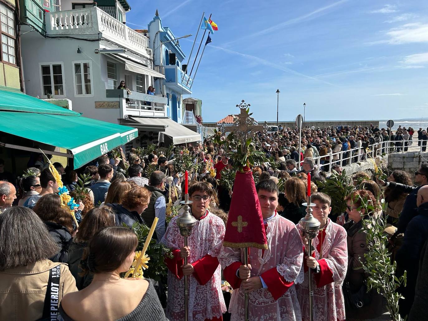 Asturias abre la Semana Santa con un multitudinario Domingo de Ramos