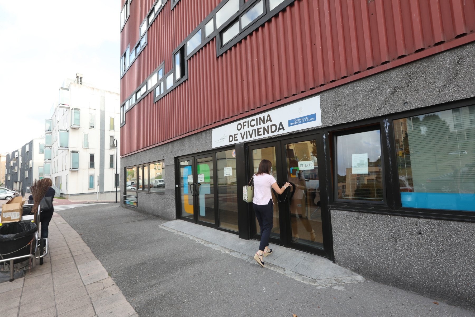 Imagen de archivo de la oficina de vivienda de Avilés, donde se gestionan las ayudas al alquiler, entre otras, y el programa Avilés Alquila.