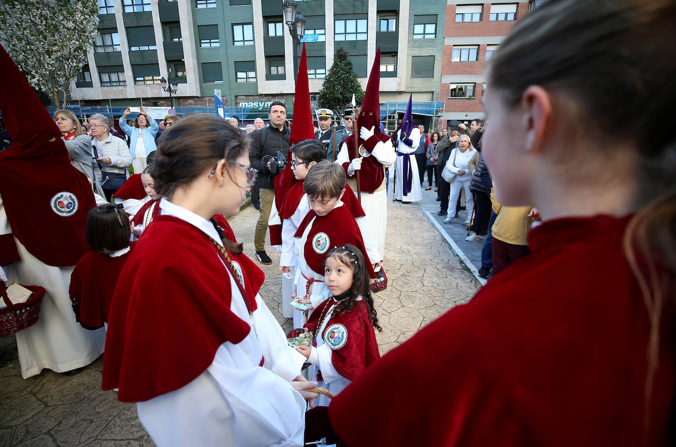 La Sagrada Lanzada de los Estudiantes toma las calles de Oviedo