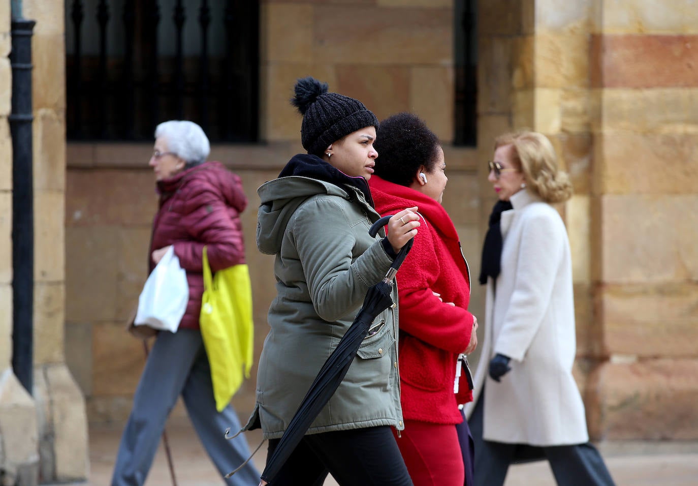 Los turistas disfrutan de Asturias pese al cambio en el tiempo para Semana Santa