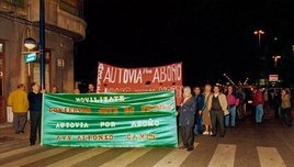 Manifestación en enero de 1996 reclamando que la autovía hacia El Musel discurriera por Aboño.