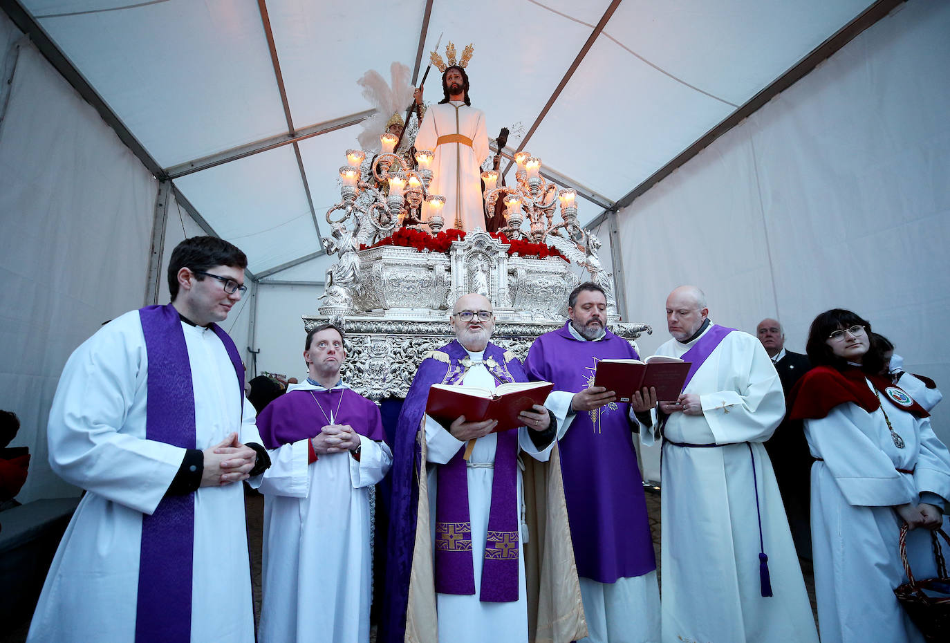La procesión del Prendimiento vence al mal tiempo