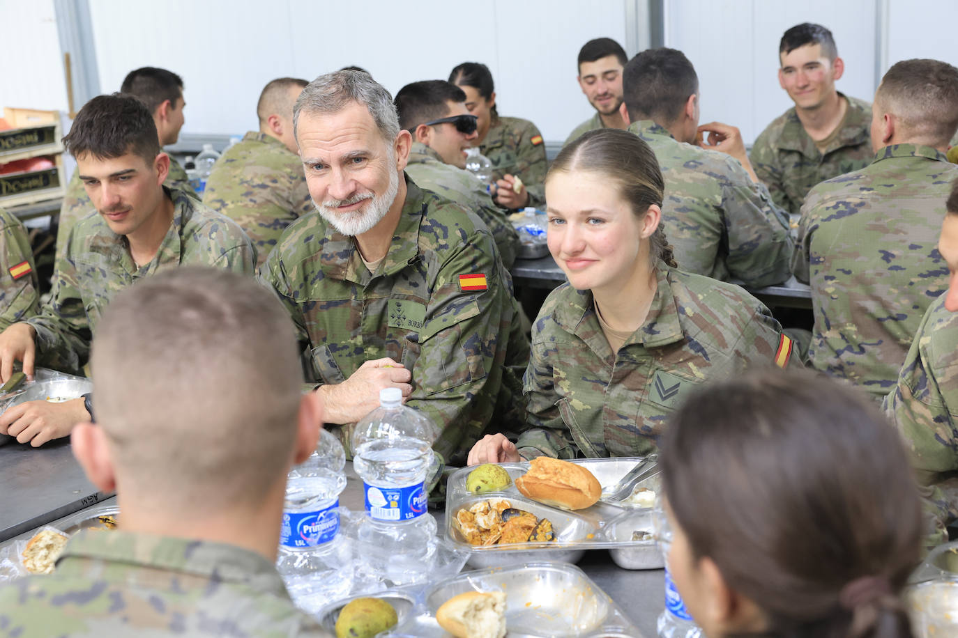 El Rey Felipe visitó por sorpresa a la Princesa Leonor en la Academia Militar de Zaragoza.