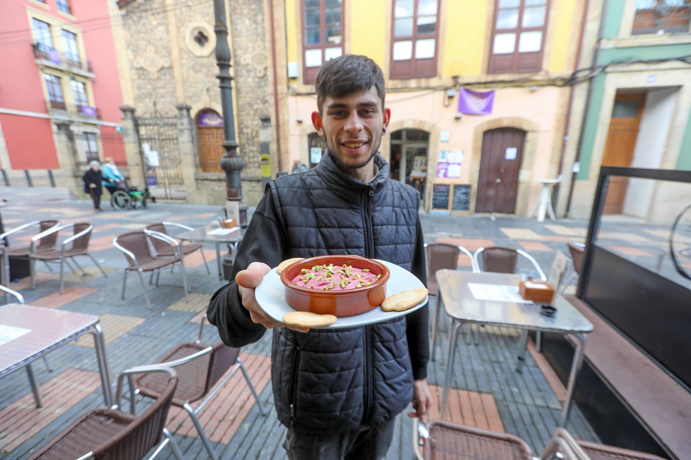 Tuercebotas propone hummus de remolacha.