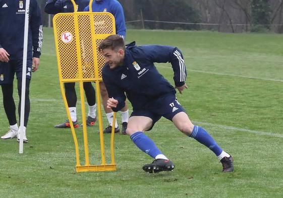 Viti Rozada en un entrenamiento del Oviedo.