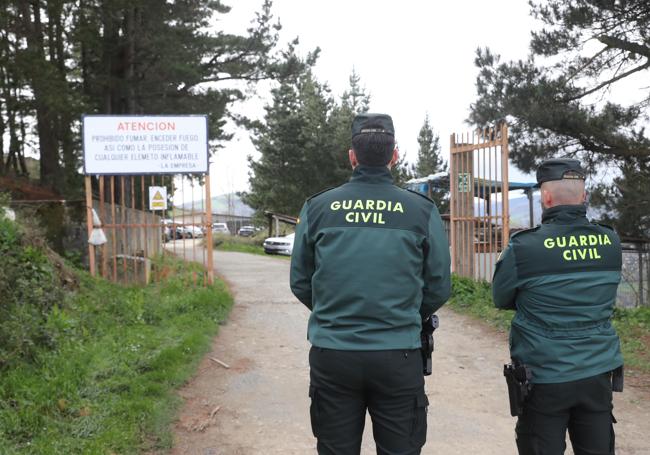 La Guardia Civil en las instalaciones de la empresa Pirotecnia Pablo donde ocurrió el brutal estallido.