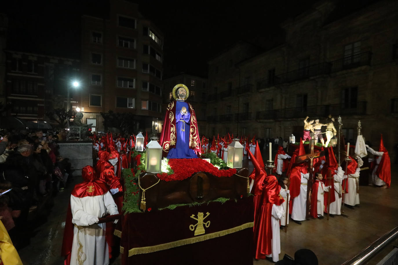 Procesión de San Pedro Apóstol y de Cristo Azotado en Avilés