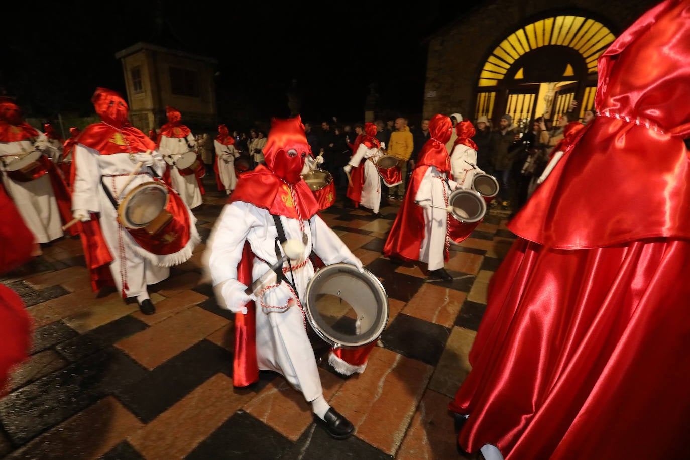 Procesión de San Pedro Apóstol y de Cristo Azotado en Avilés