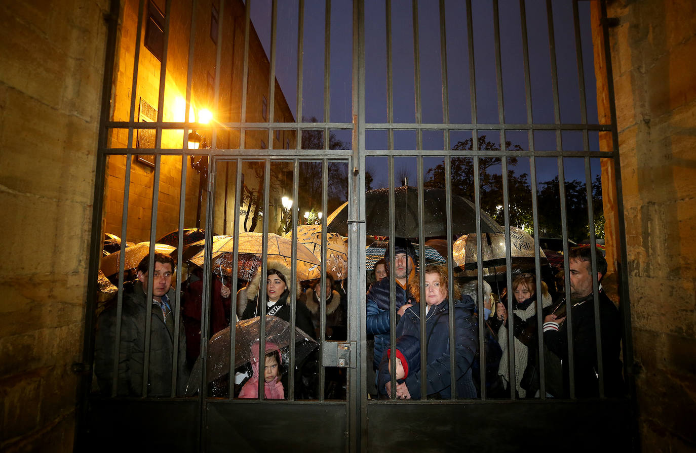 La procesión de El Nazareno de Oviedo no pudo salir por la lluvia