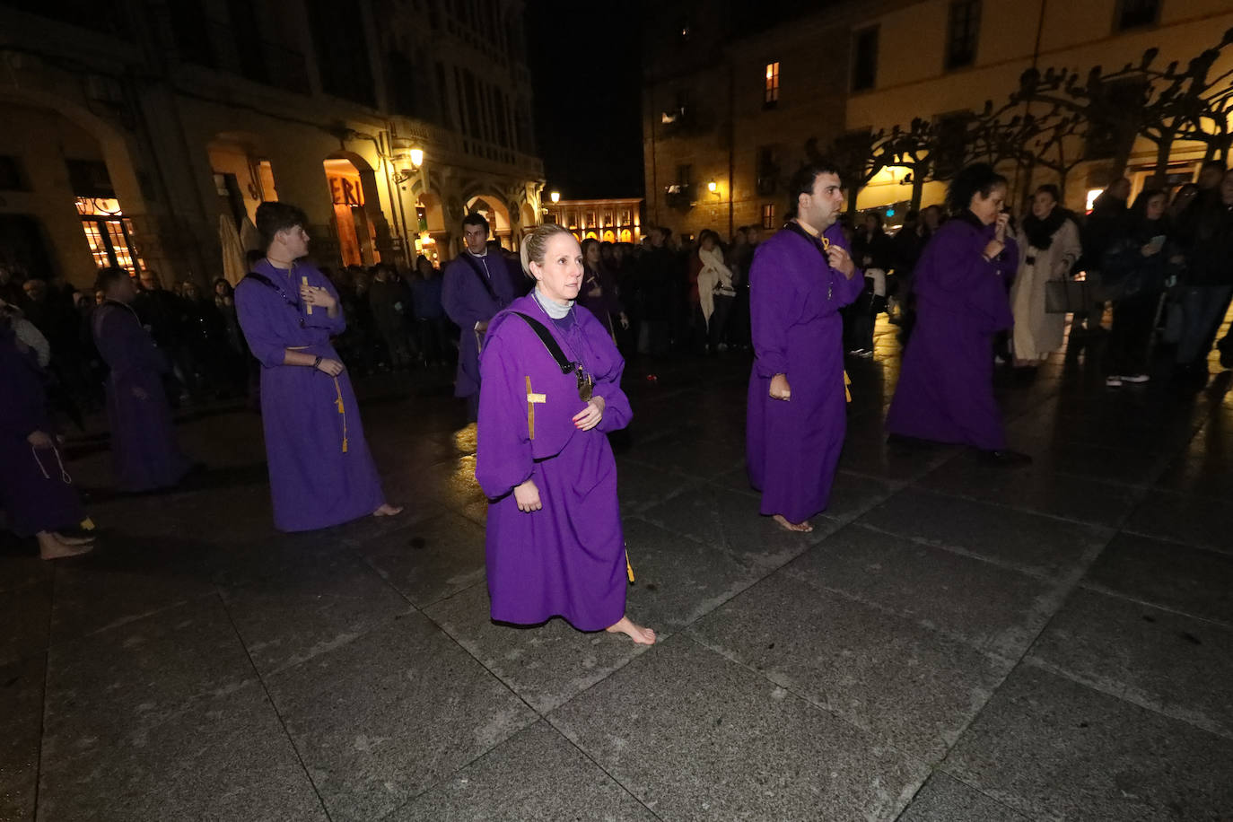 La lluvia impide salir a las cofradías del Santo Encuentro de Avilés