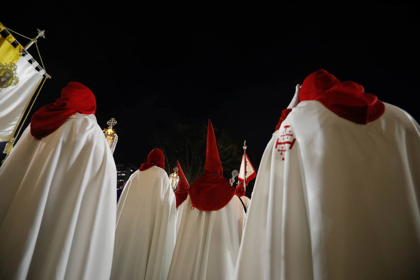 La procesión del Silencio de Gijón evita la lluvia