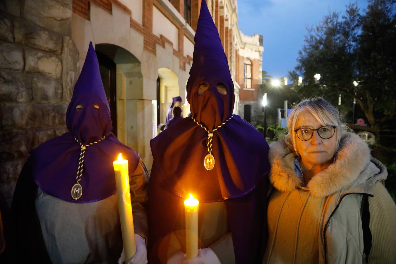 La procesión del Silencio de Gijón evita la lluvia