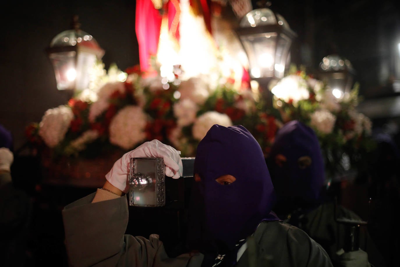 La procesión del Silencio de Gijón evita la lluvia