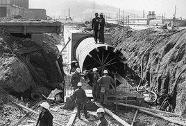 Trabajos de construcción de la central térmica de Aboño a principios de los años setenta.