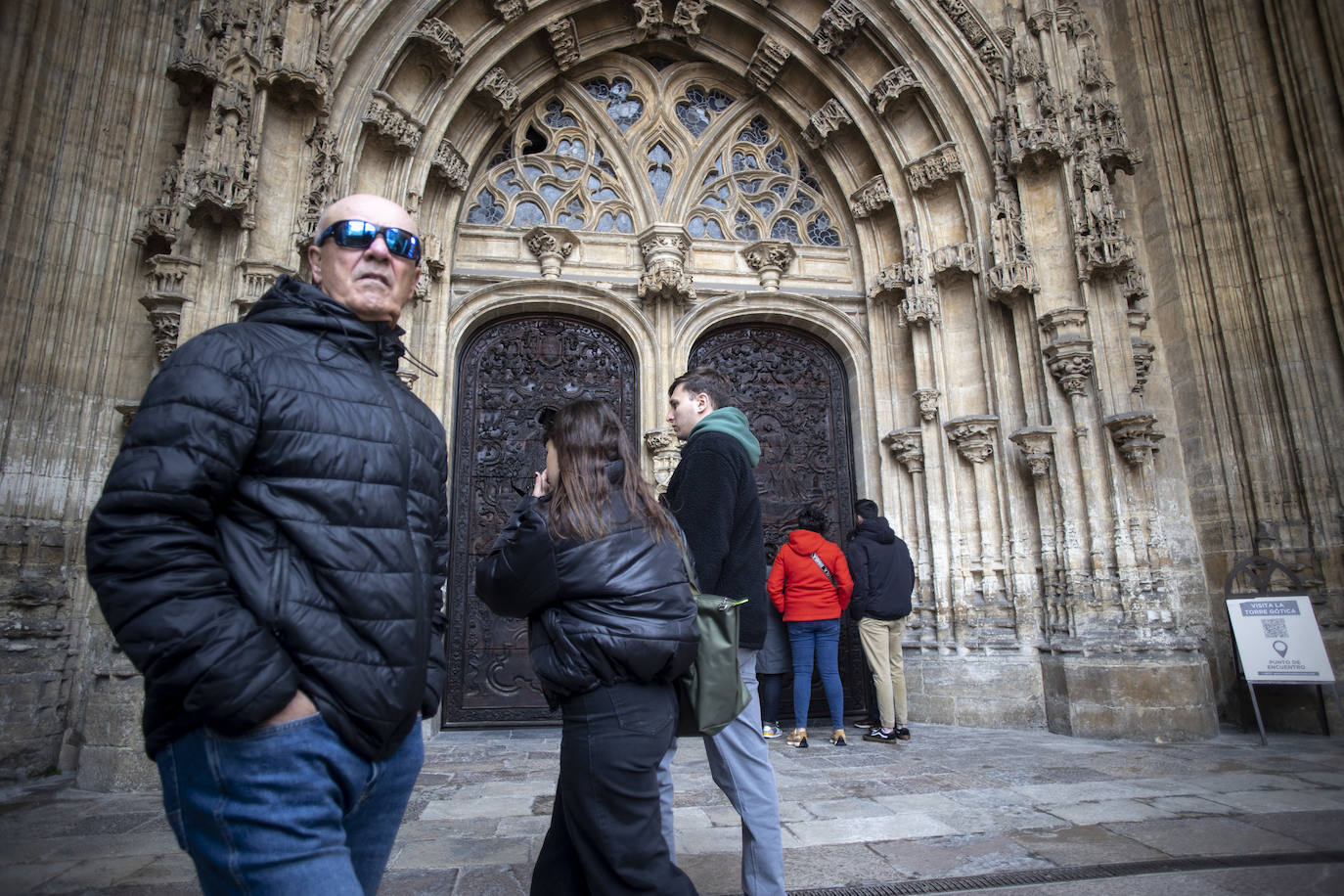 Asturias se echa a las calles pese al mal tiempo