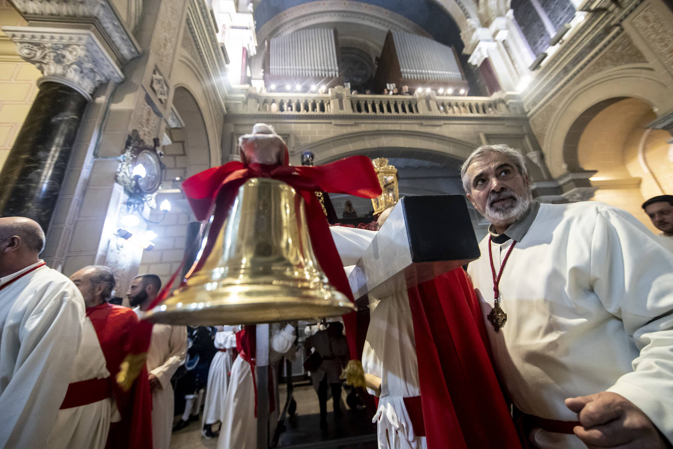 Jesús Cautivo procesiona dentro de la basílica de San Juan