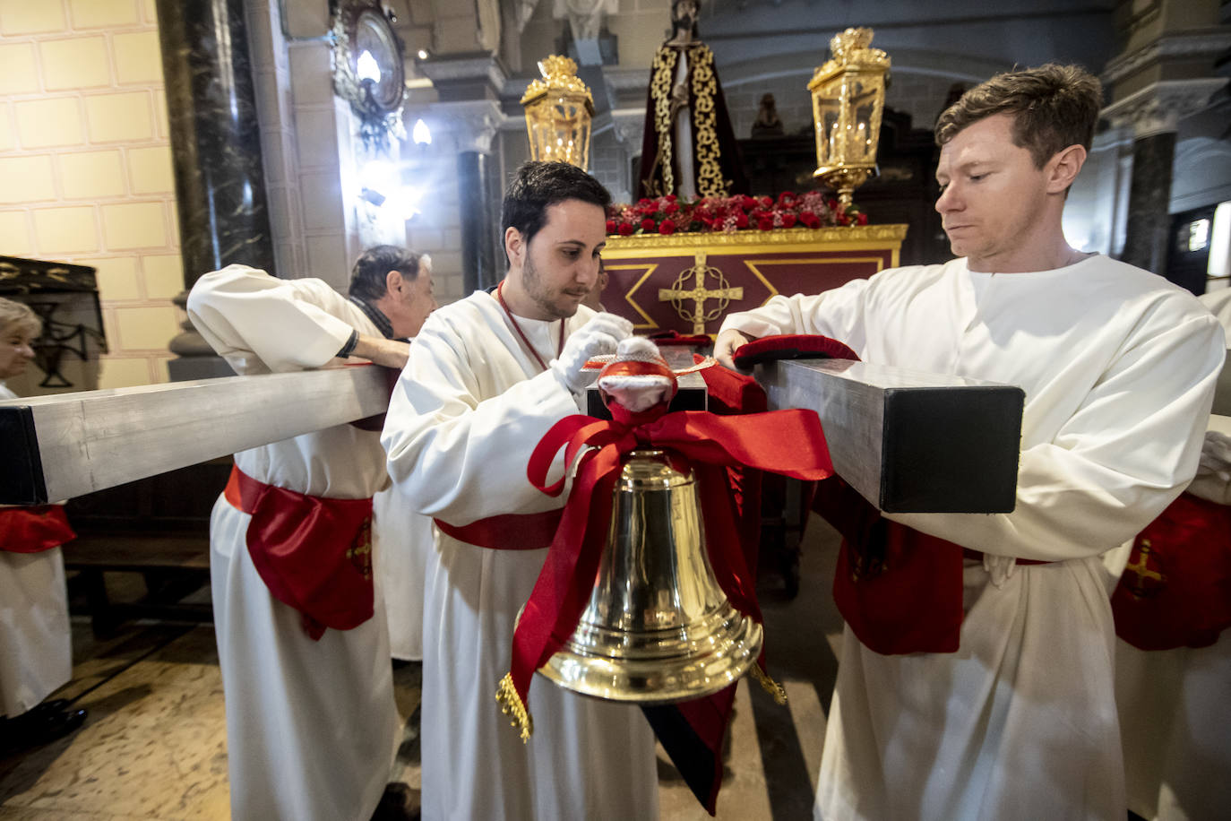 Jesús Cautivo procesiona dentro de la basílica de San Juan
