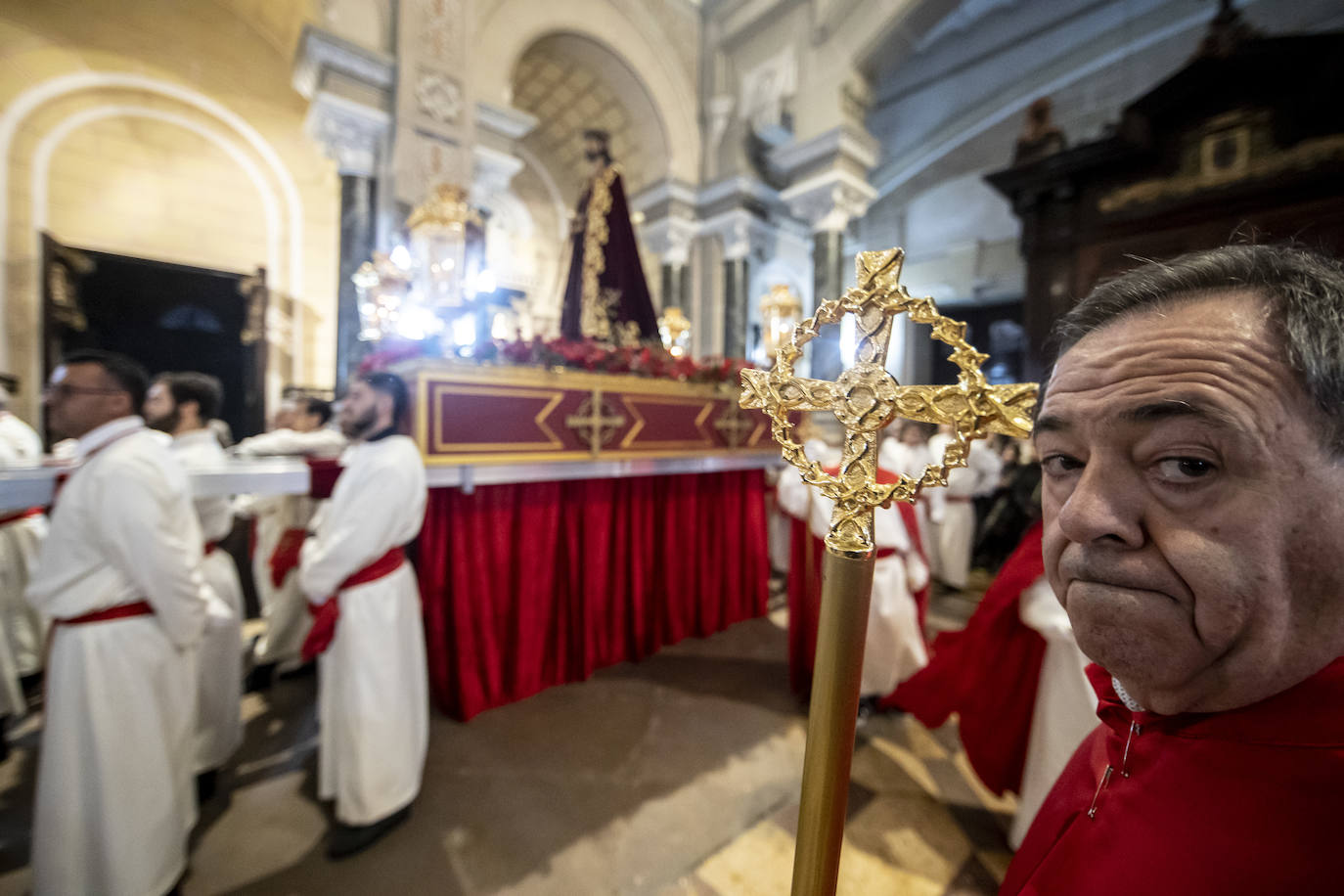 Jesús Cautivo procesiona dentro de la basílica de San Juan