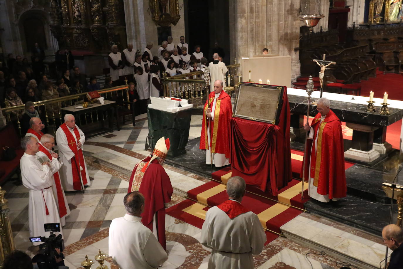El Santo Sudario se exhibe en la Catedral