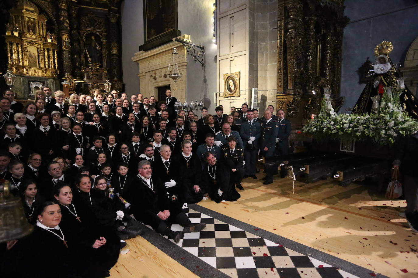 Así fue el acto de Viernes Santo en la iglesia de San Isidoro de Oviedo