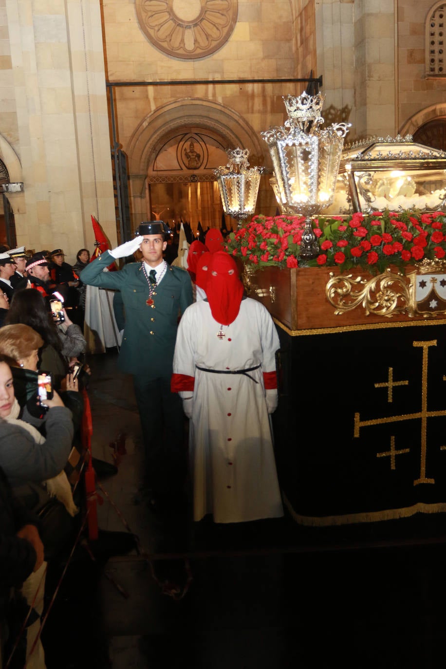 El Santo Entierro recorre las calles de Gijón