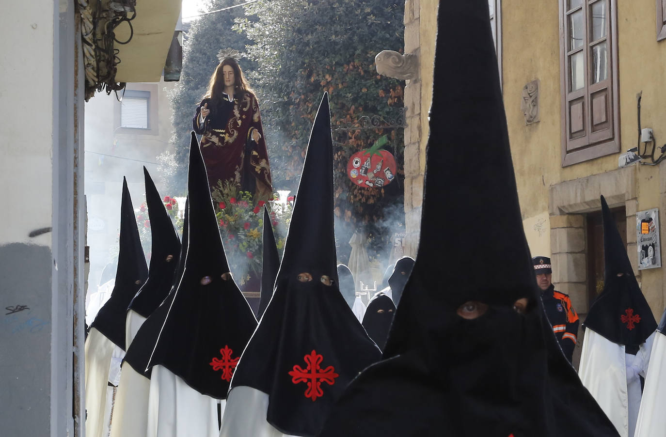 Cimavilla llena sus calles para acompañar a la Soledad