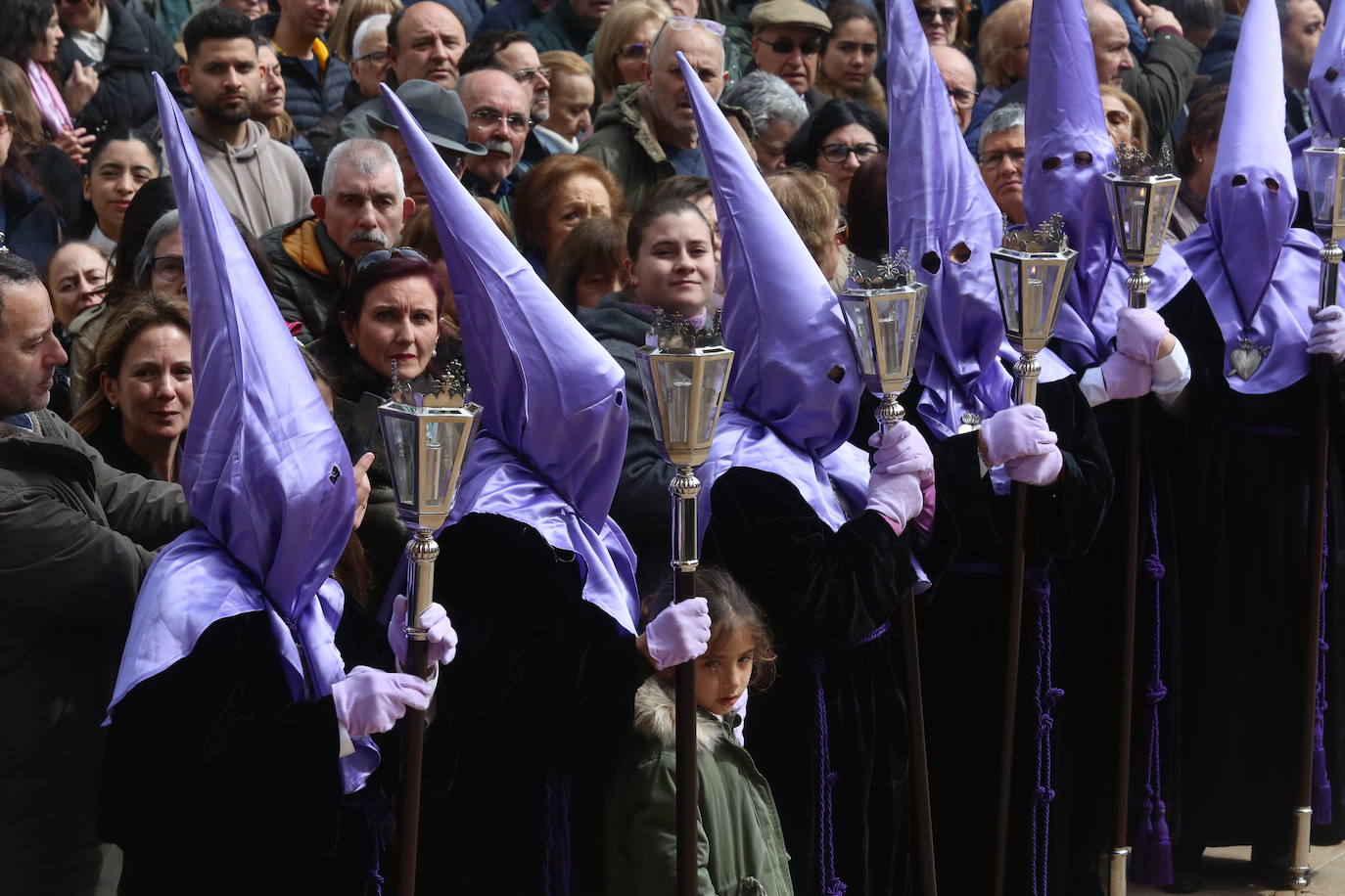 La Soledad procesiona por Oviedo