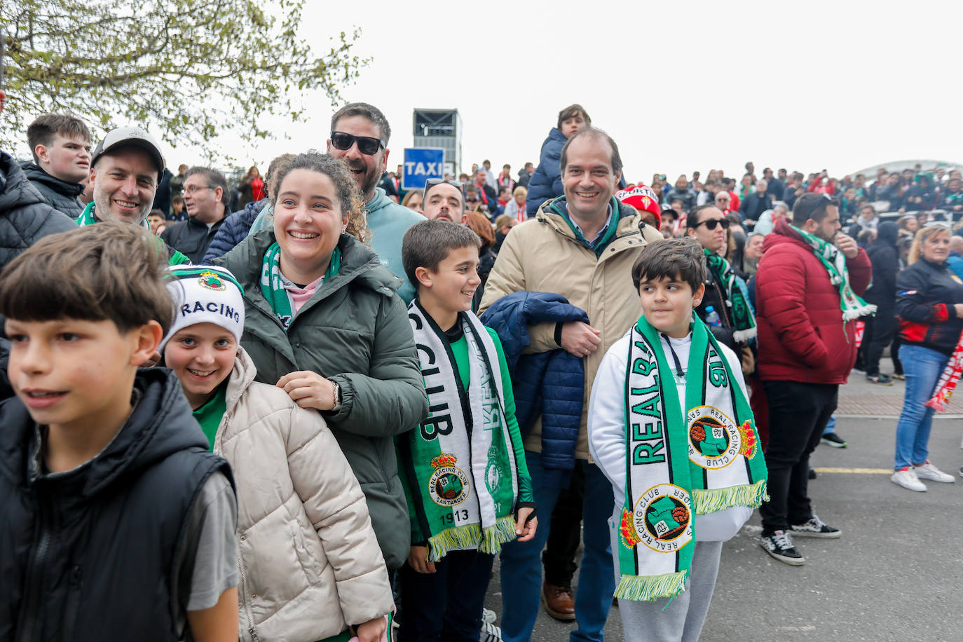 ¿Estuviste en el Sporting - Racing? ¡Búscate en las fotos!