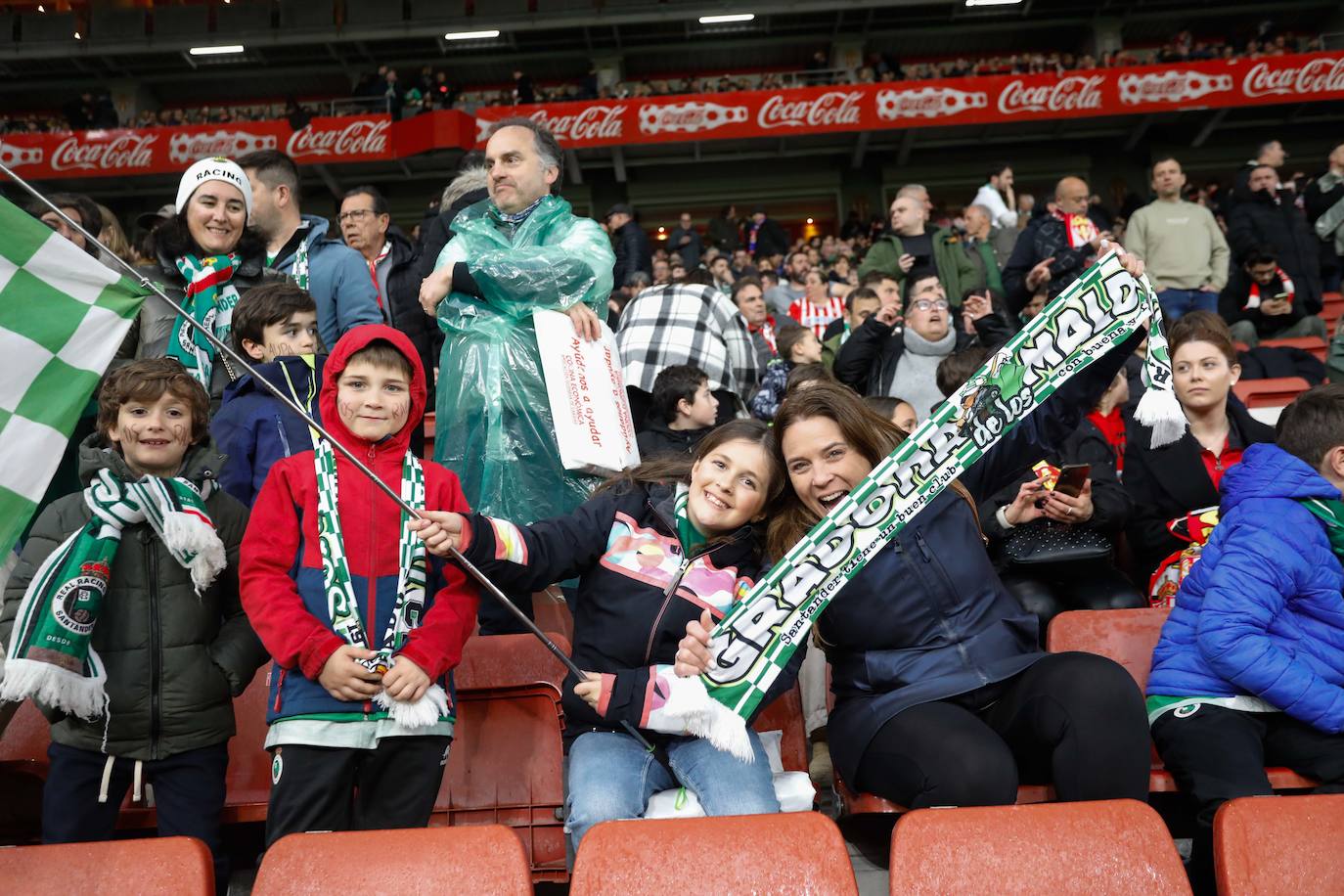 ¿Estuviste en el Sporting - Racing? ¡Búscate en las fotos!