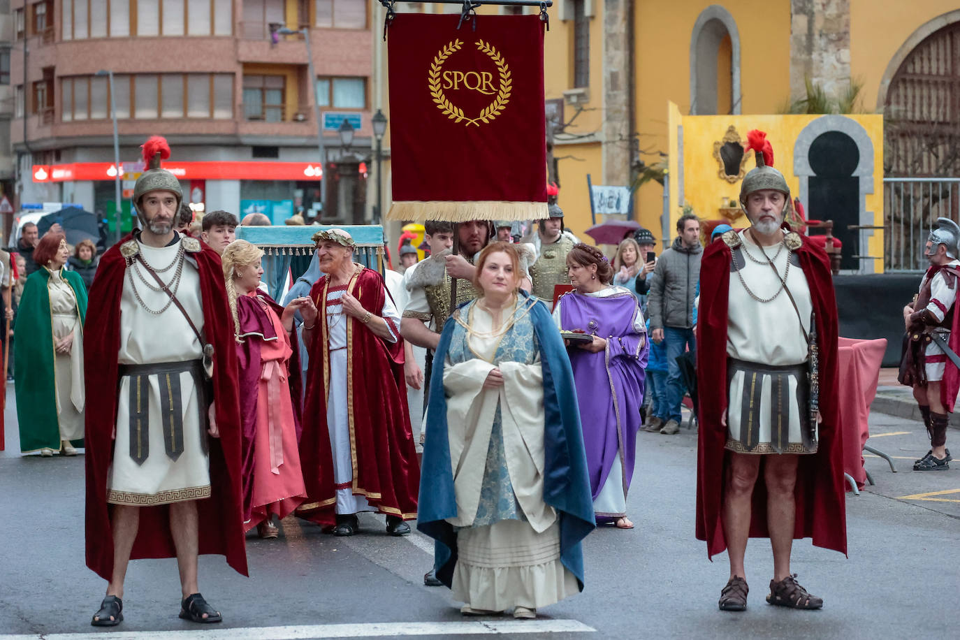 Emotivo Vía Crucis en Infiesto