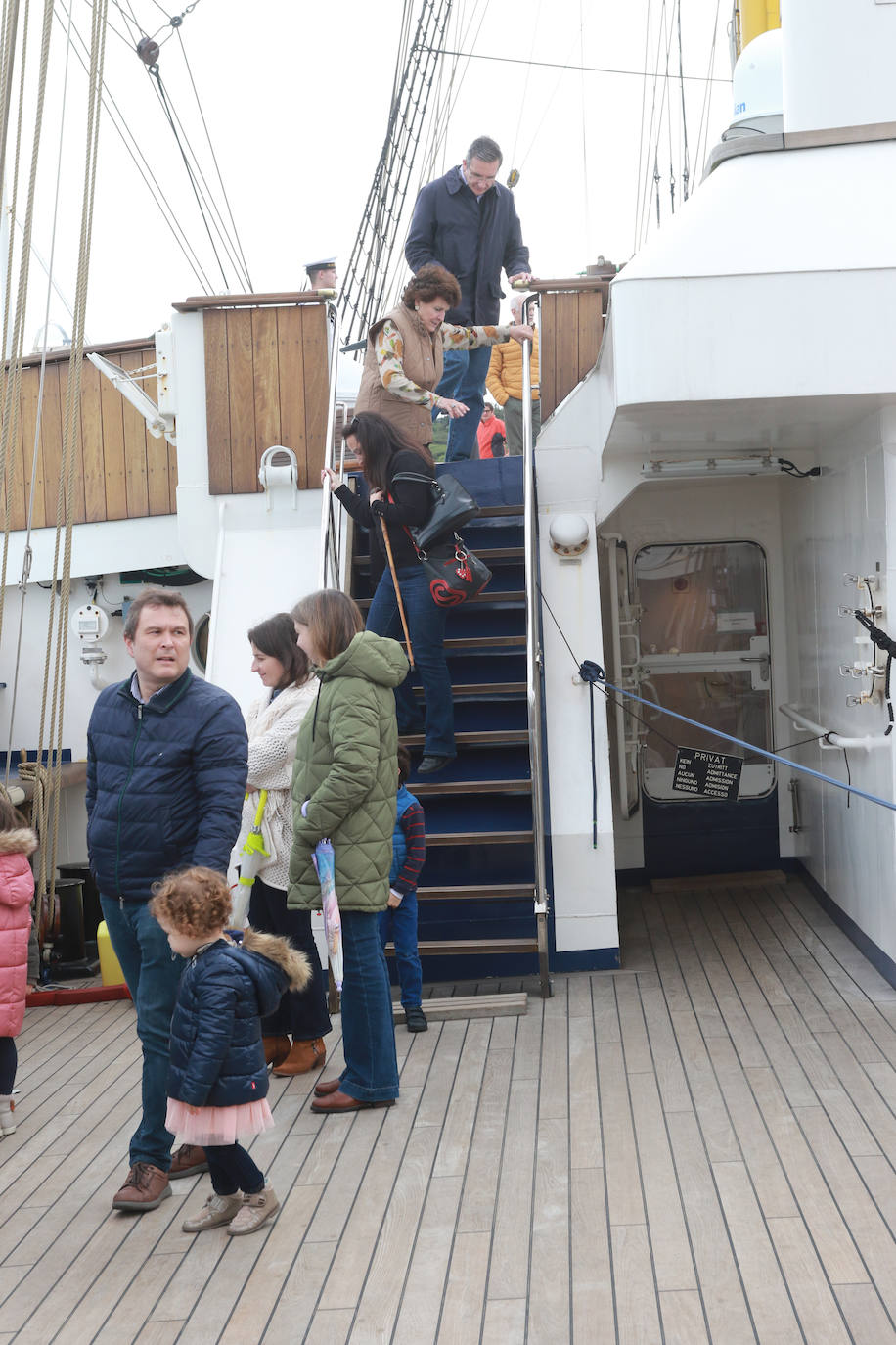 El &#039;Gorch Fock&#039; recibe a los visitantes