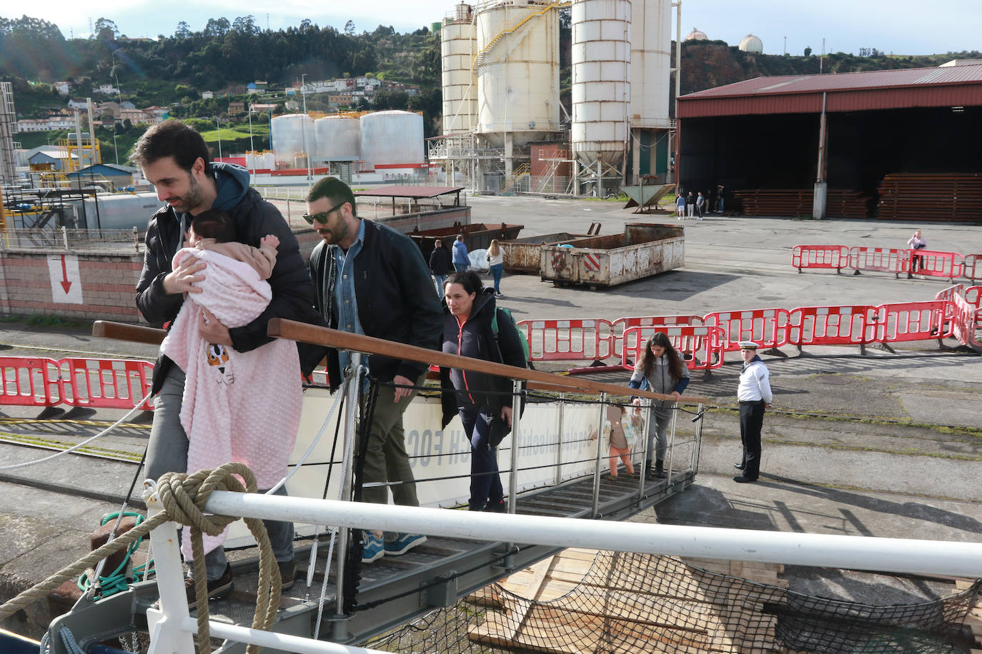 El &#039;Gorch Fock&#039; recibe a los visitantes