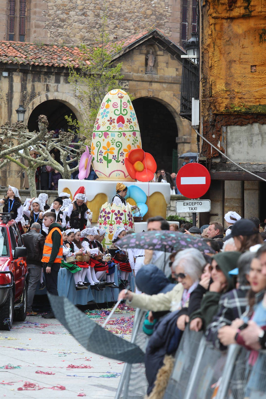 Todas las fotos del desfile de carrozas de las fiestas de El Bollo de Avilés