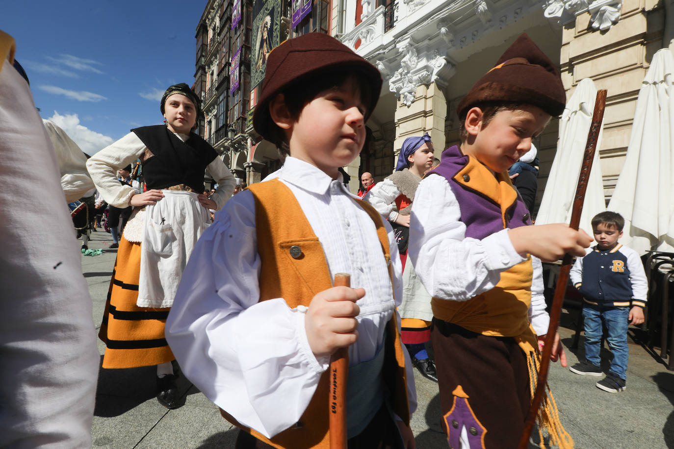 Todas las fotos del desfile de carrozas de las fiestas de El Bollo de Avilés