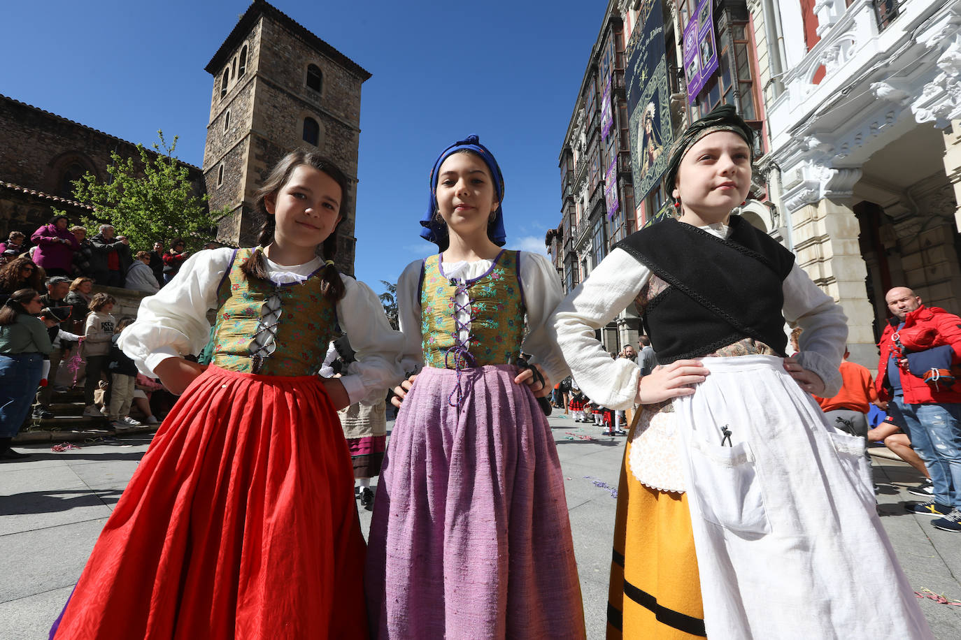 Todas las fotos del desfile de carrozas de las fiestas de El Bollo de Avilés