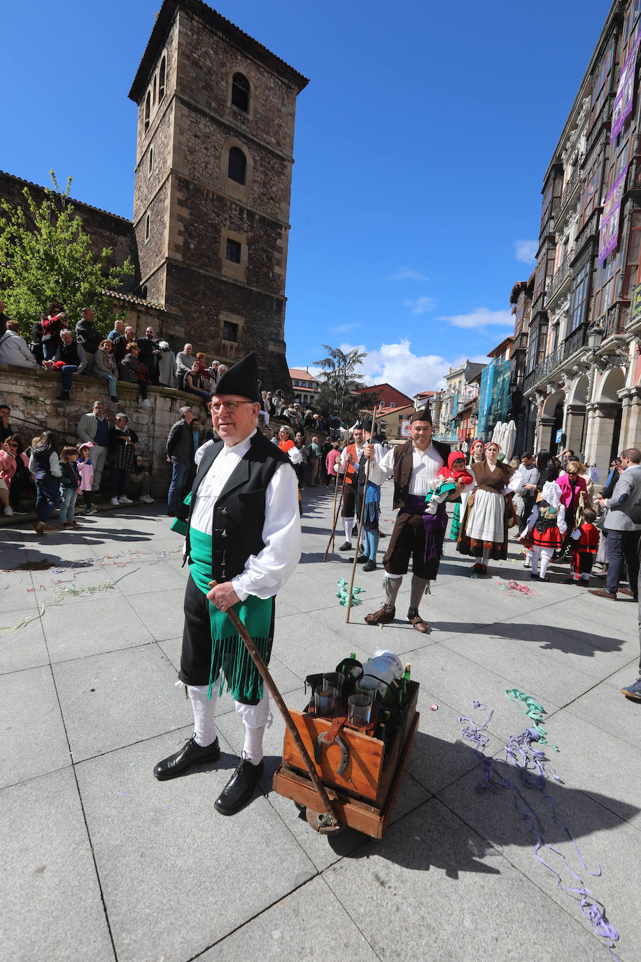 Todas las fotos del desfile de carrozas de las fiestas de El Bollo de Avilés