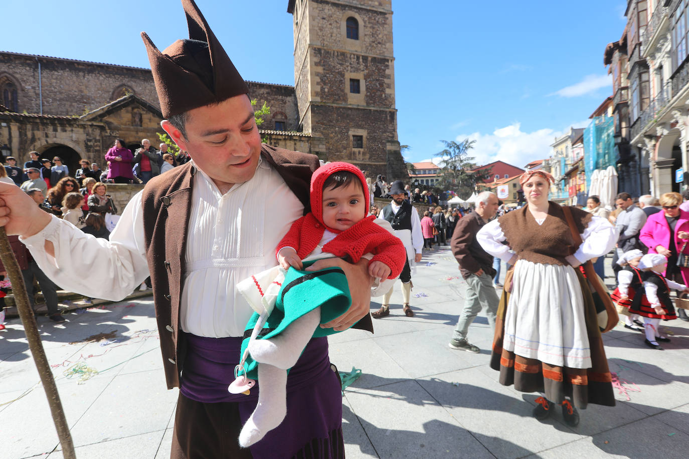 Todas las fotos del desfile de carrozas de las fiestas de El Bollo de Avilés