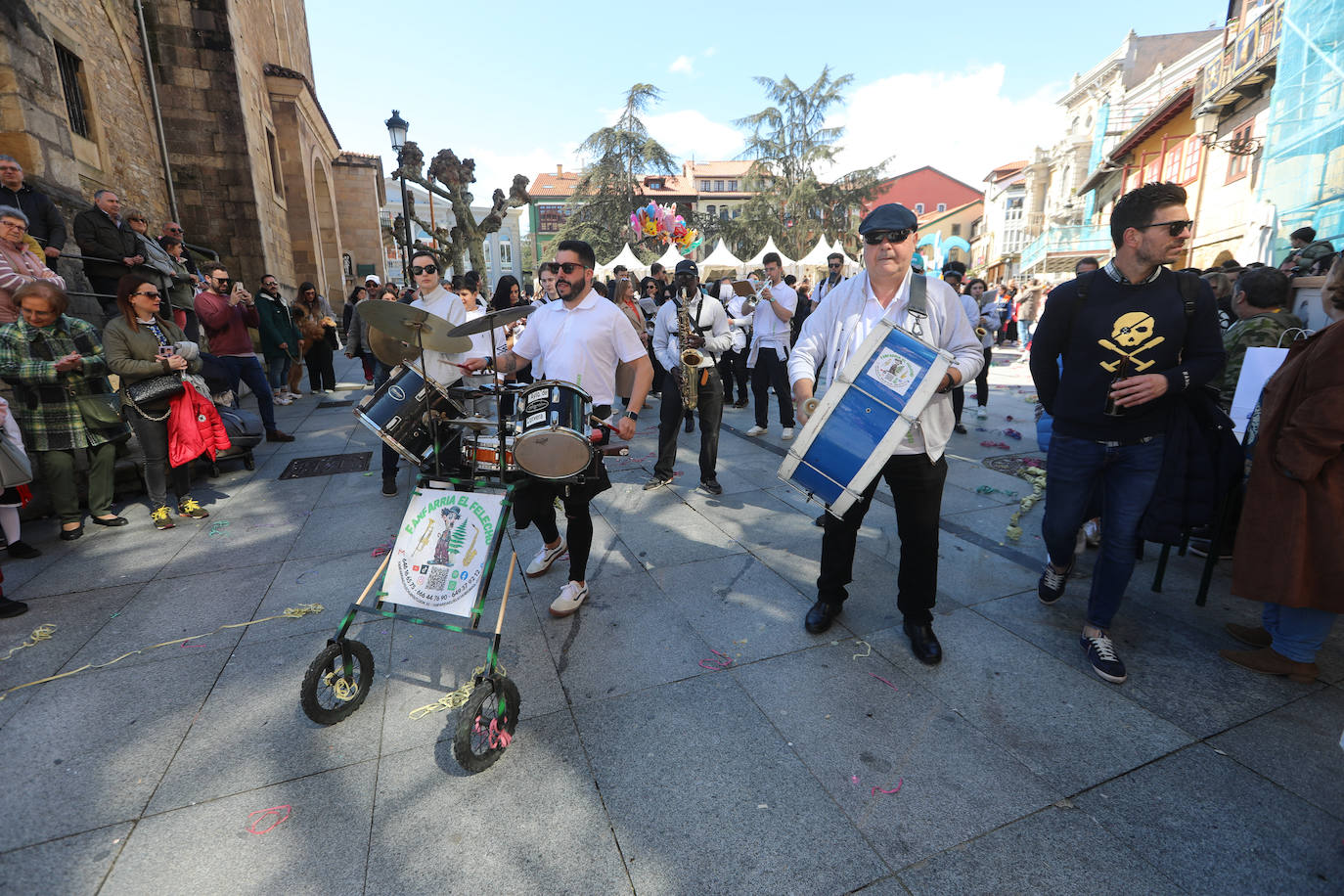 Todas las fotos del desfile de carrozas de las fiestas de El Bollo de Avilés