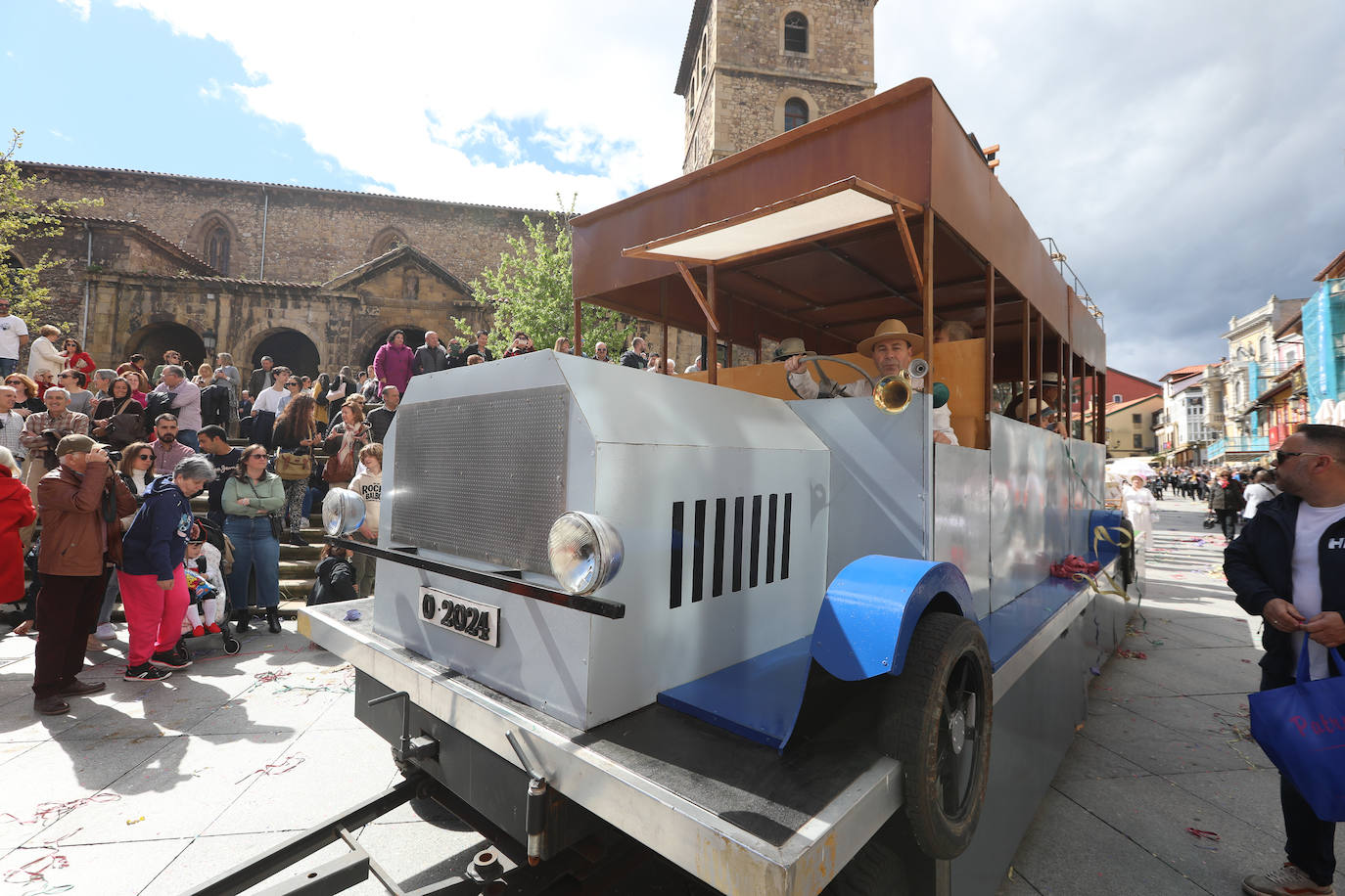 Todas las fotos del desfile de carrozas de las fiestas de El Bollo de Avilés